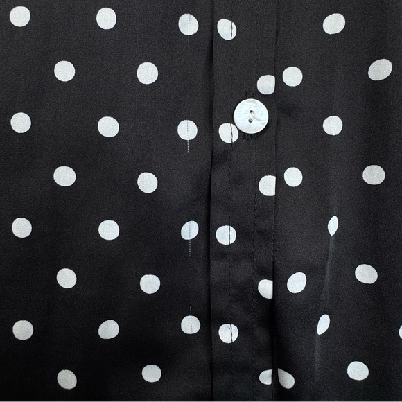 Pomander Place Tuckernuck Adair
Black Polka Dot Boyfriend Button Down Top. Large - Picture 6 of 11